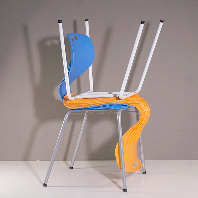 機(jī)甲風(fēng)格座椅 時(shí)尚會(huì)客椅 好看休閑椅 塑鋼會(huì)議椅 一體座背培訓(xùn)椅子